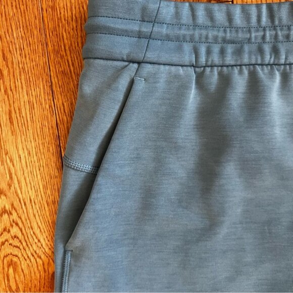 Lululemon softstreme high rise short 4size 14 - Picture 3 of 9